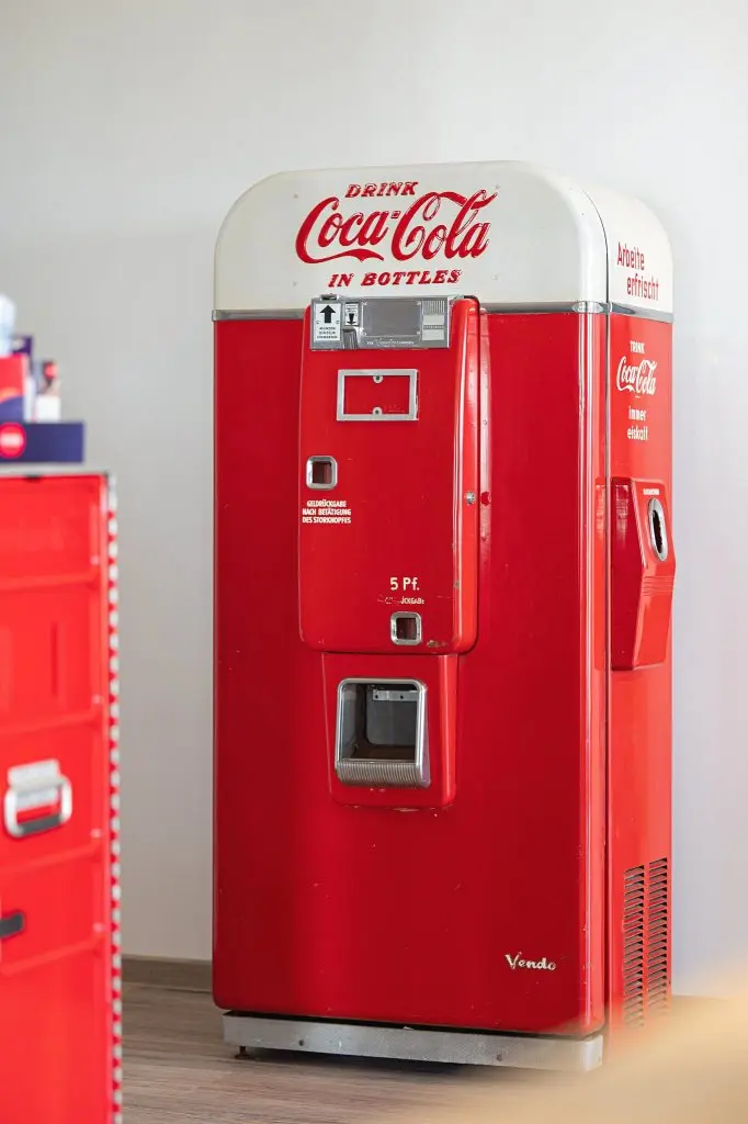 Alter Cola Automat